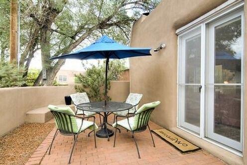 Old Santa Fe Trail Contemporary Two-bedroom Holiday Home - Photo4
