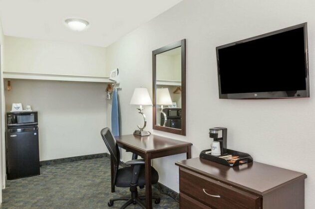 Days Inn by Wyndham Santa Maria - Photo3