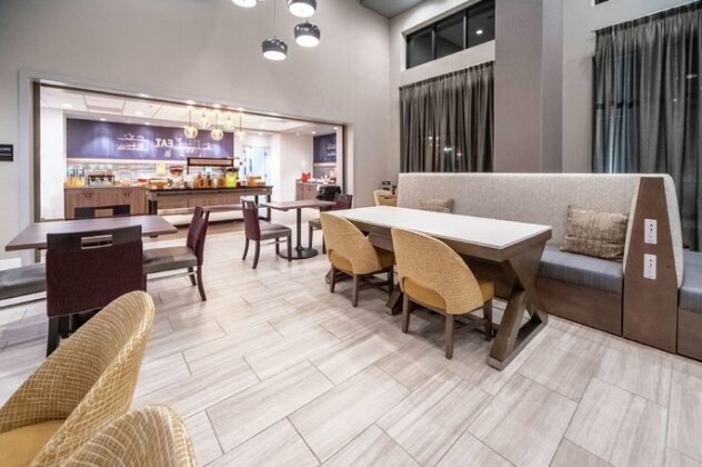 Hampton Inn & Suites Santa Maria - Photo5