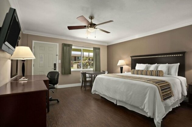 Travelodge by Wyndham Santa Maria - Photo2