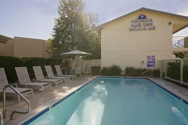 Americas Best Value Inn & Suites - Wine Country - Photo4