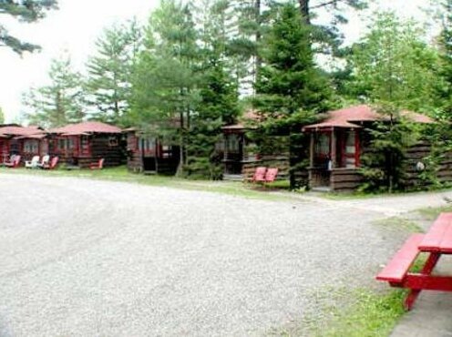 Tail O' The Pup Evergreen Cabins