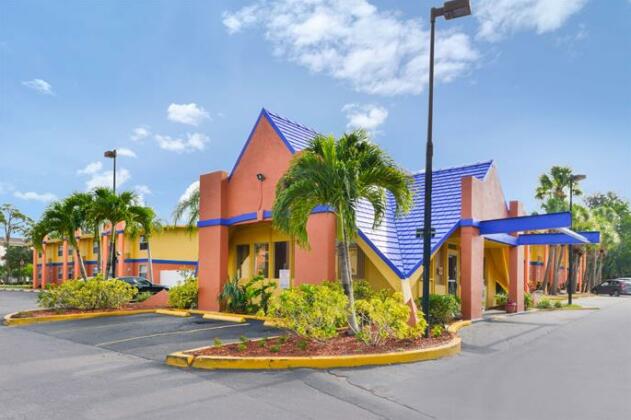Americas Best Value Inn Sarasota - Photo3