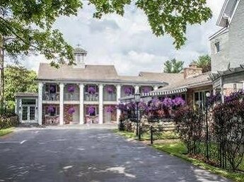 The Carriage House Inn Saratoga Springs