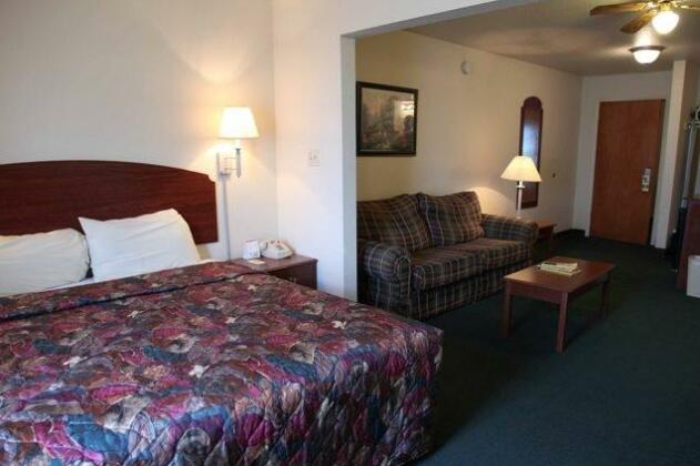 CandleLight Inn & Suites - Photo3
