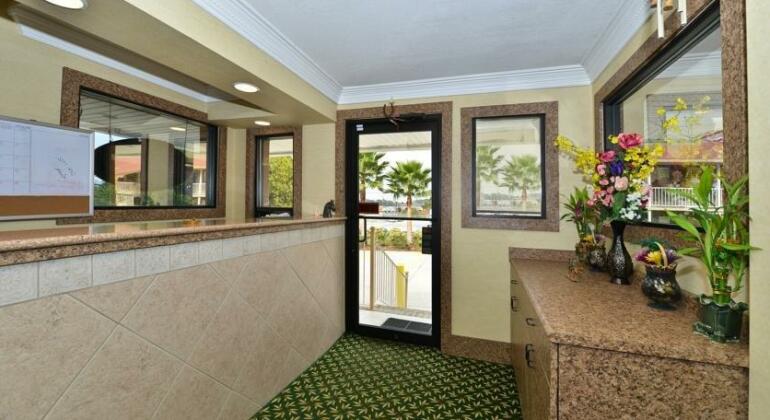 American Inn And Suites Savannah Garden City - Photo4