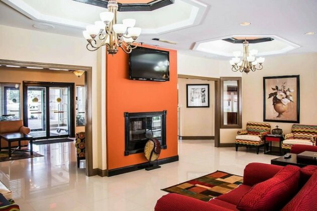 Clarion Inn & Suites Savannah Midtown - Photo3