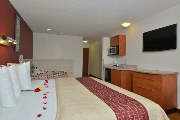 Red Roof Inn & Suites Savannah Gateway - Photo2