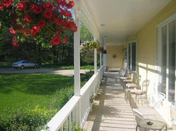 Harbert House Bed and Breakfast - Photo2