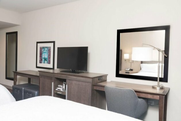 Hampton Inn & Suites by Hilton Chicago Schaumburg IL - Photo4
