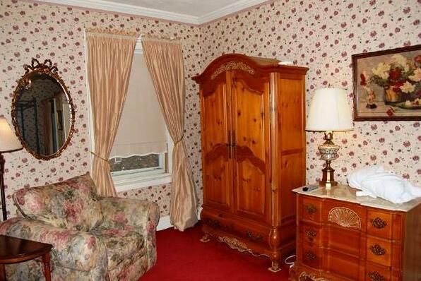 English Garden Bed and Breakfast - Photo2
