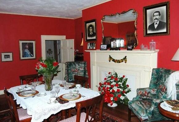 English Garden Bed and Breakfast - Photo4