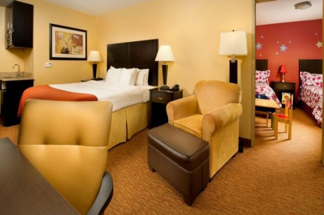 Holiday Inn Express & Suites Schererville - Photo3