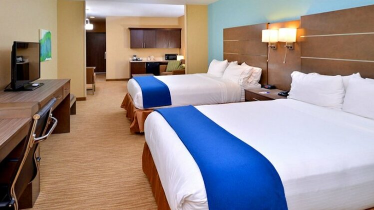 Holiday Inn Express and Suites Schulenburg - Photo4