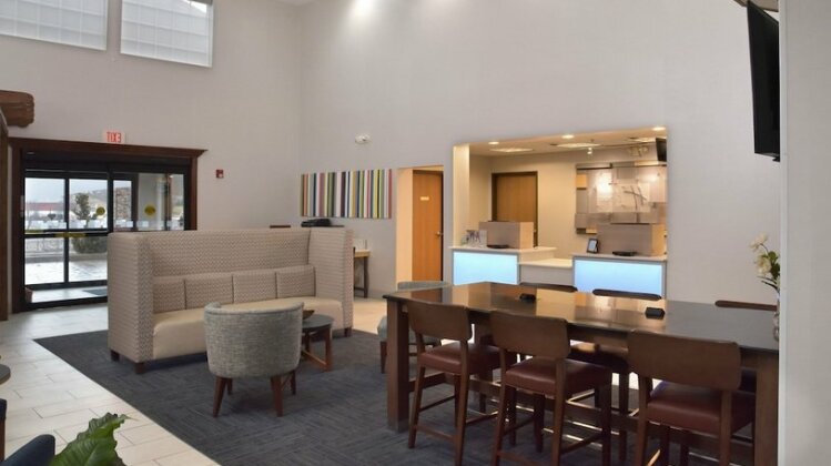 Holiday Inn Express Mount Pleasant- Scottdale - Photo3