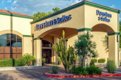Days Inn & Suites by Wyndham Scottsdale North