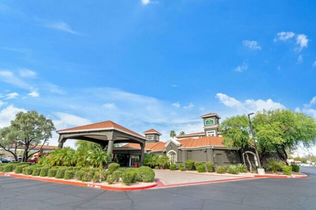 La Quinta Inn & Suites Phoenix Scottsdale - Photo3