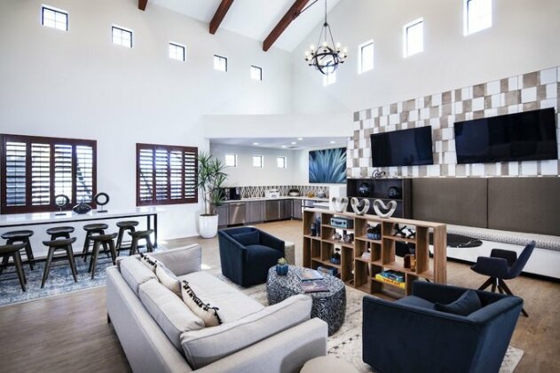 Luxury Condos by Meridian CondoResorts- Scottsdale - Photo4