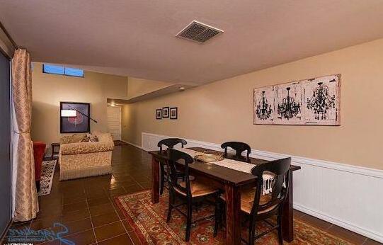 Royale Gardens 2 Bedroom Condo By Signature Vacation Homes of Scottsdale - Photo2