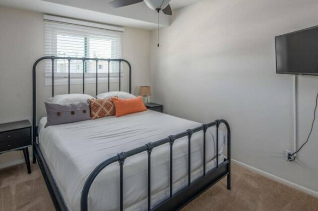 Spacious 4BR Townhouse by WanderJaunt - Photo3