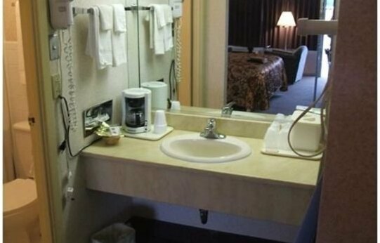 Red Carpet Inn and Suites Scranton - Photo2