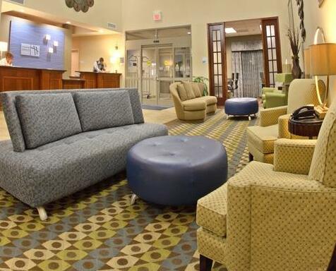 Holiday Inn Express & Suites Searcy - Photo4