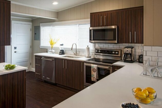 Beach Drive Suites - Photo3