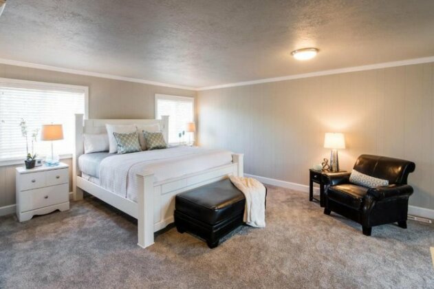 Beach Drive Suites - Photo5