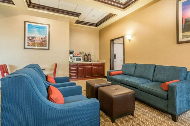 Comfort Inn & Suites Aurora Avenue North - Photo5