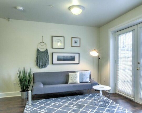 Renovated Studio in heart of Capitol Hill-Apt D