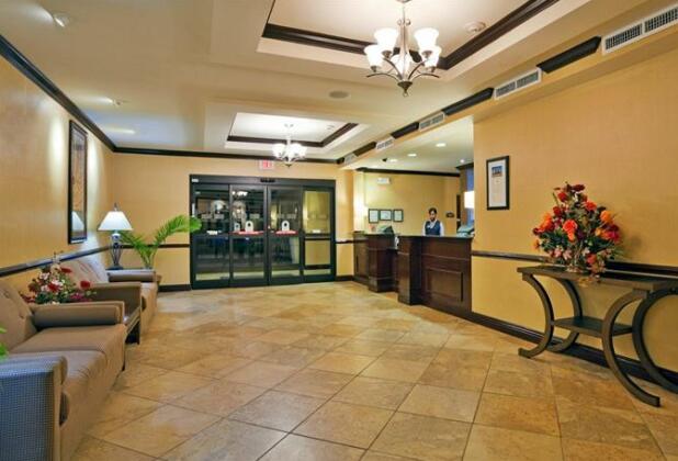 Holiday Inn Express Hotel & Suites Selma - Photo4