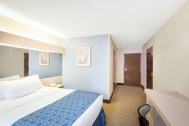 Microtel Inn & Suites by Wyndham Seneca Falls - Photo5