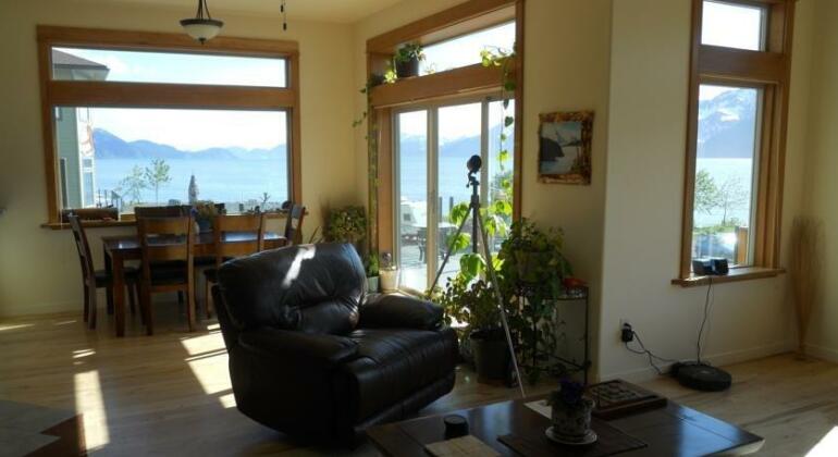 Seward Front Row Bed and Breakfast - Photo3