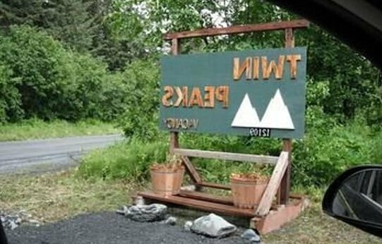 Twin Peaks Lodge and RV Park - Photo5