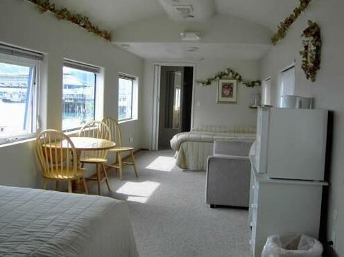 Whistle Stop Lodging - Photo3