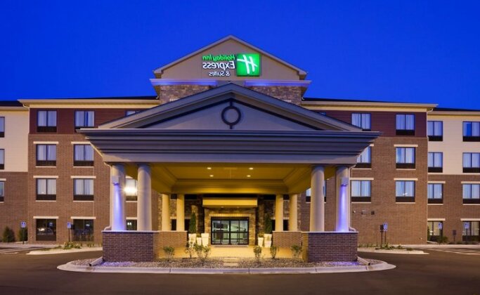 Holiday Inn Express Hotel & Suites Shakopee - Photo2
