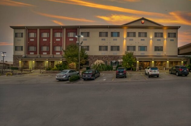 Best Western Plus Shamrock Inn & Suites - Photo2