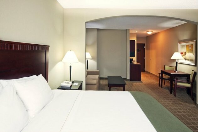 Holiday Inn Express Hotel & Suites Shawnee I-40 - Photo4