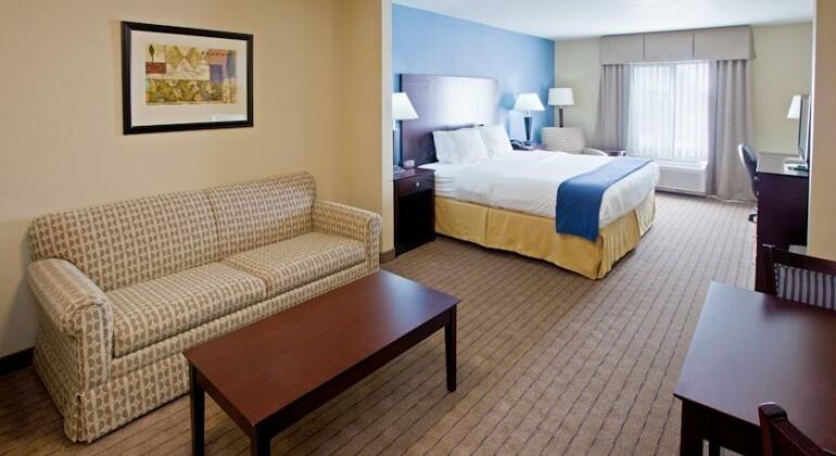 Holiday Inn Express Hotel & Suites Shelbyville - Photo3
