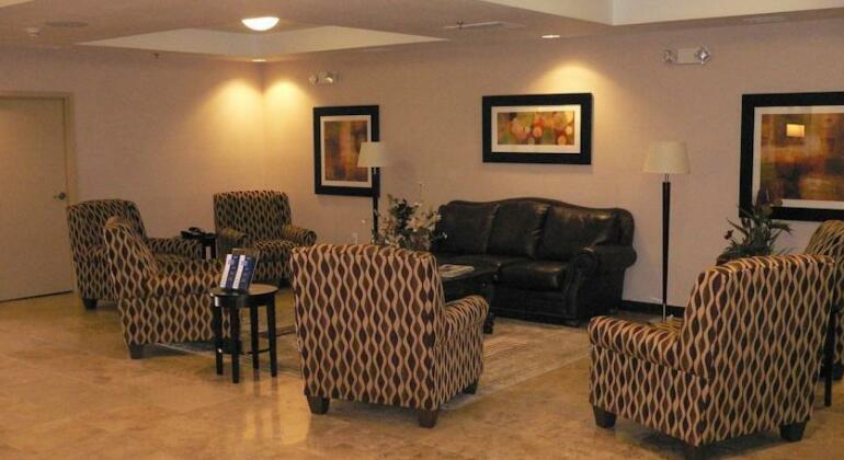 Holiday Inn Express Hotel & Suites Shelbyville - Photo4