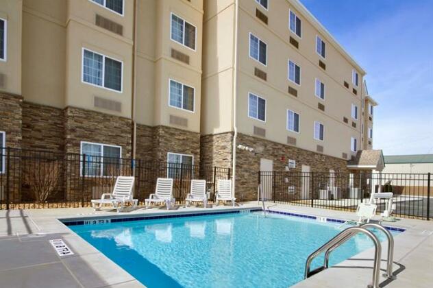 Microtel Inn & Suites by Wyndham Shelbyville - Photo3
