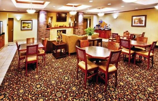 Holiday Inn Express & Suites Sheldon - Photo2