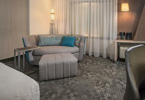Courtyard by Marriott Shippensburg - Photo4
