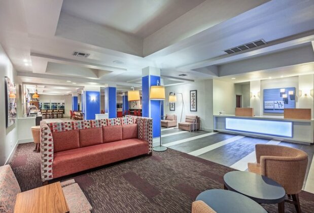 Holiday Inn Express Hotel and Suites Shreveport South Park Plaza - Photo2