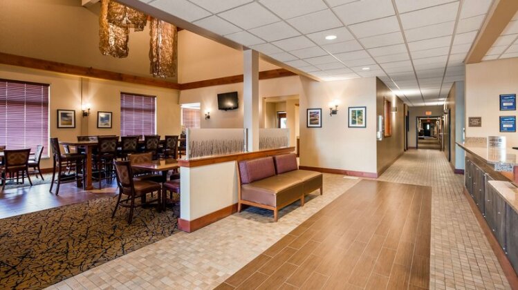 Best Western Golden Prairie Inn and Suites - Photo3