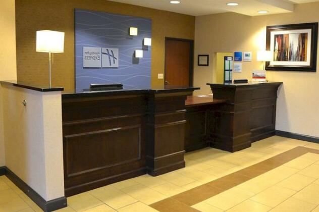 Holiday Inn Express & Suites Sidney - Photo2