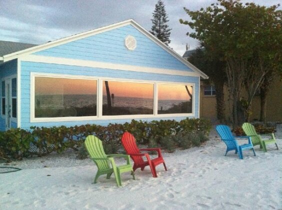 A House on Siesta Beach by Beachside Management - Photo2