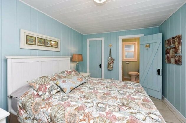 A House on Siesta Beach by Beachside Management - Photo3