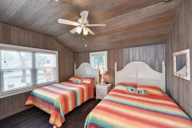 A House on Siesta Beach by Beachside Management - Photo5
