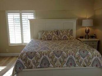 Island House Beach Resort 12S